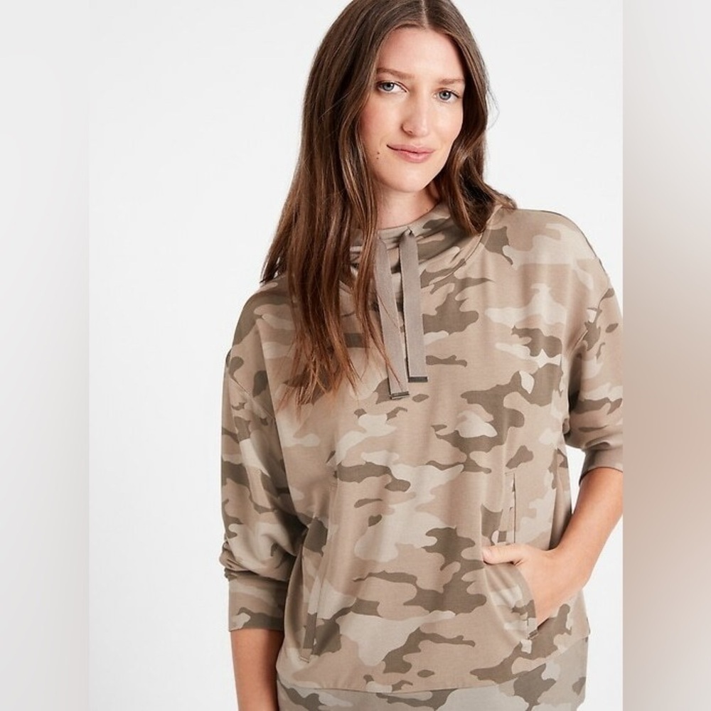 Banana Republic Women’s Baby Terry Hoodie Camo Print Size XS